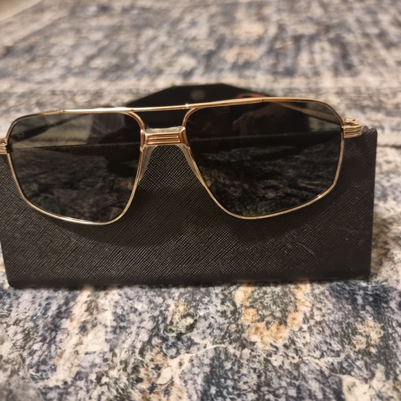 A Prive' Revaux Gold and Black Sunglasses with Sleek Design - Picture 2 of 5